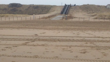 strandopgang waar regelmatig trainingen Deltavliegen afgewerkt worden